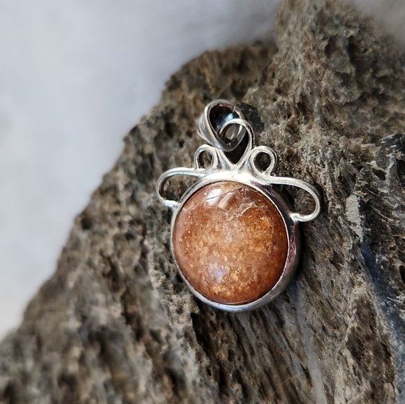 Sunstone and Silver pendant - Picture 2 of 11